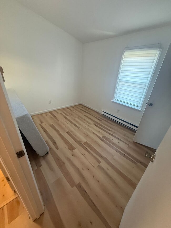 Building Photo - 228 Adams Ln