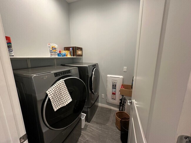 Building Photo - Short term Furnished home in the desirable 55+ community of Del Webb Available November-February