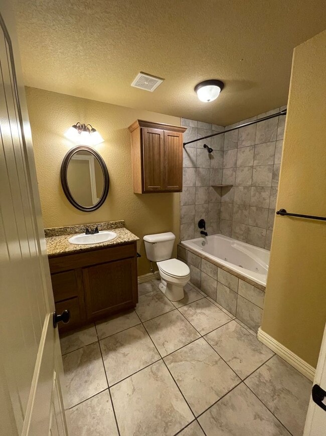 Building Photo - 405 Cherry St