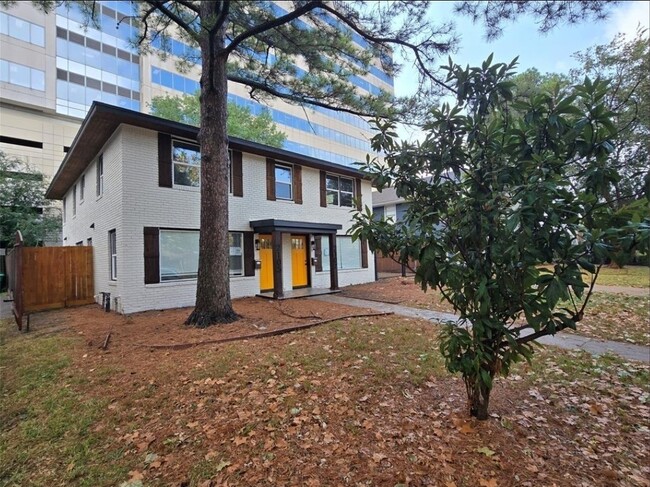 Building Photo - 2105 Sheridan St