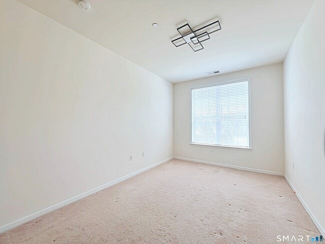 Building Photo - 113 Center Meadow Ln
