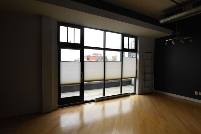 Building Photo - Chic, Contemporary 1 BD 1.5 BA Condo in the Mount Pleasant neighborhood of NW DC!!