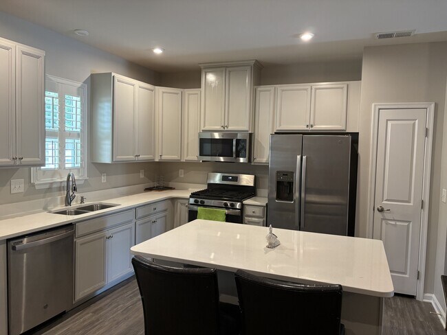 Building Photo - 133 Marthawood Ln