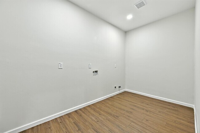 Building Photo - 6109 Woodrow St