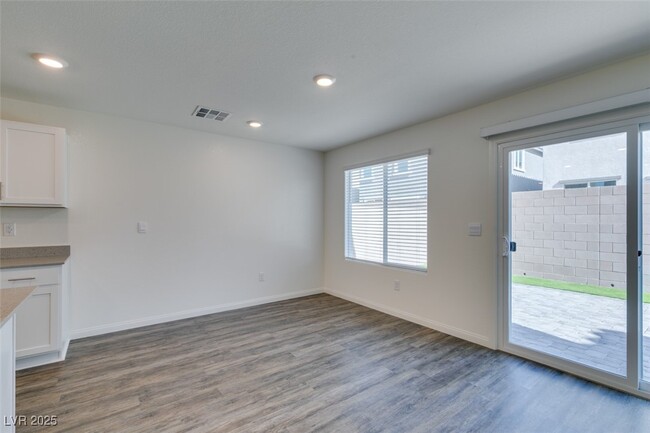 Building Photo - 2646 Snapdragon Fls Ave