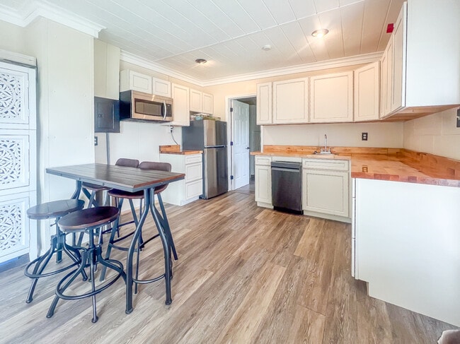 Building Photo - 511 Riverview Ct