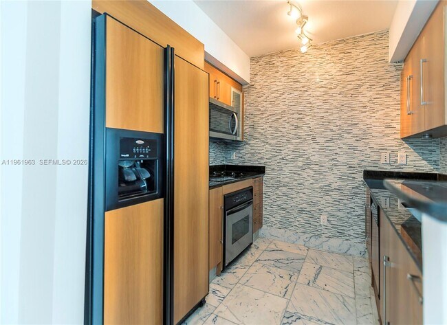 Building Photo - 335 S Biscayne Blvd