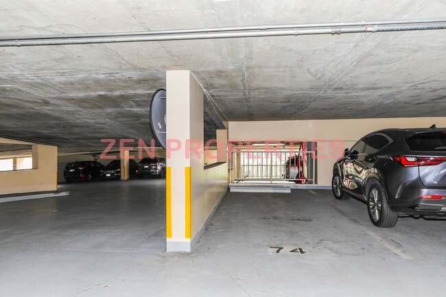 Building Photo - 2 bedroom, 2 bath & 1 parking for rent at Royal Court