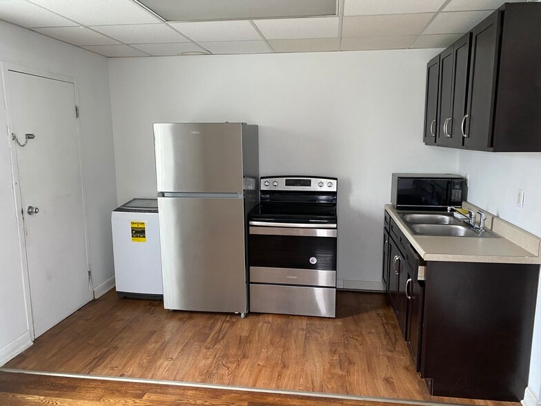 Building Photo - 91 Maccorkle Ave SW