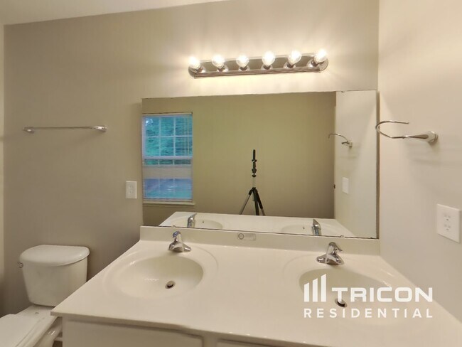 Building Photo - 321 Lingonberry Dr