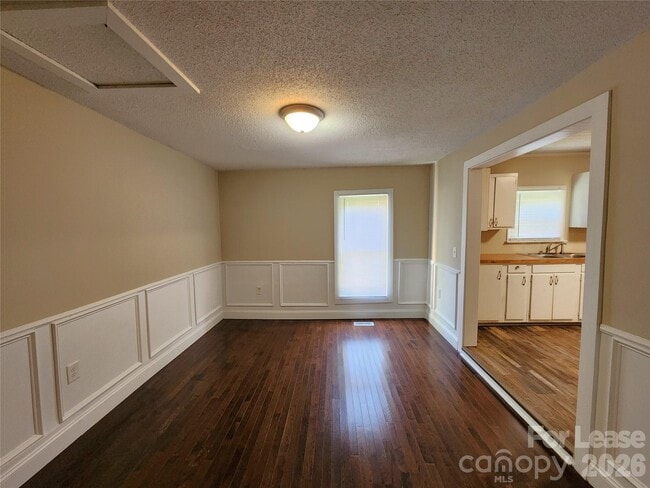 Building Photo - 121 Willow Ln NW