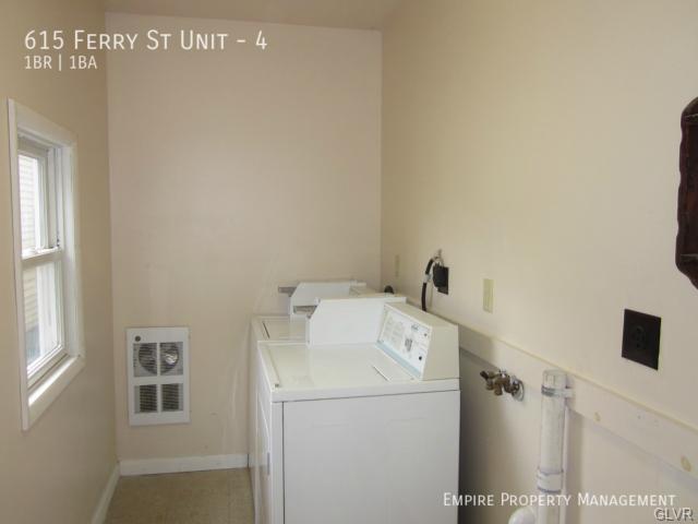 Building Photo - 3rd Floor-1 Bedroom/ 1 Bathroom Apartment ...