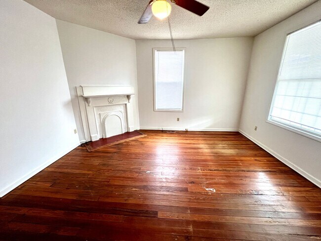 Building Photo - Five Points duplex
