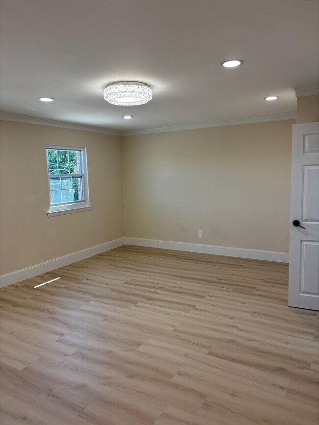 Building Photo - 12406 Dunks Ferry Rd