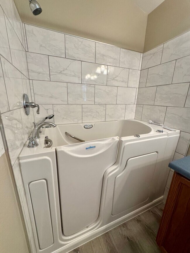 Building Photo - Beautiful home in Pulpit Rock with Stunning Mountain Views