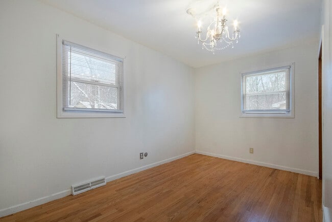 Building Photo - 5671 Christie Ave - Gorgeous 4 Bed