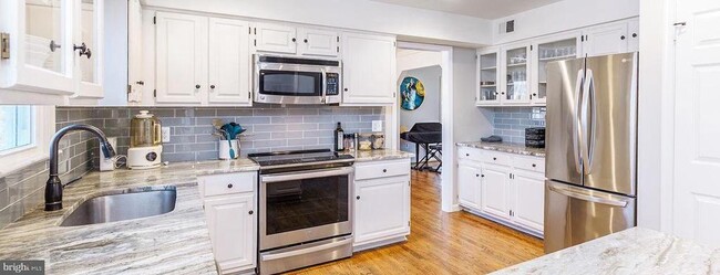 Building Photo - 980 Old Holly Dr