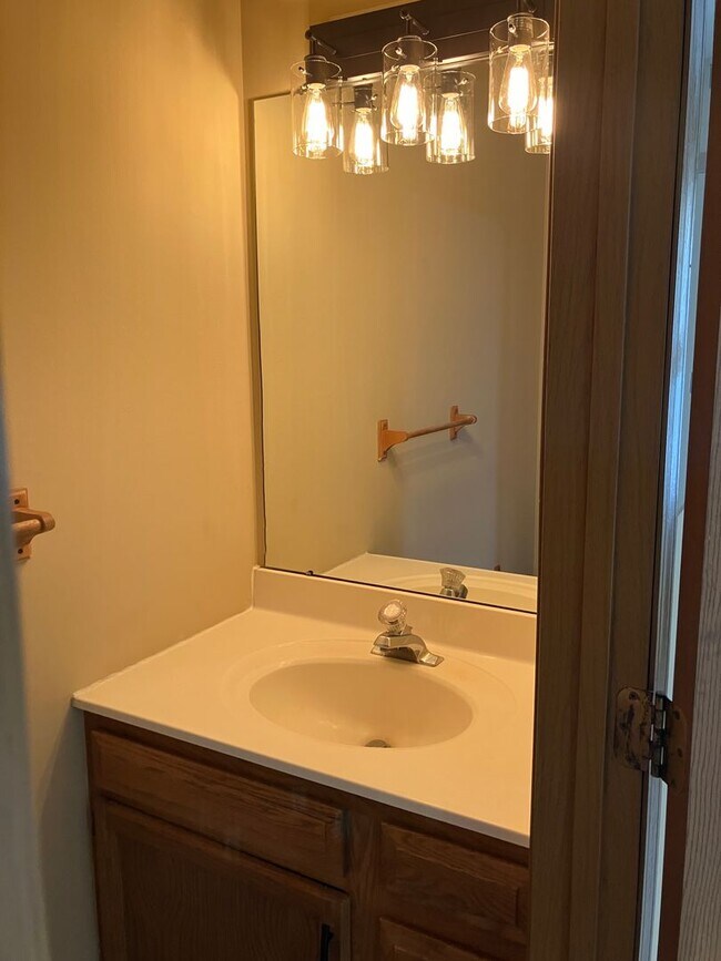 Building Photo - 1555 Windridge Pl