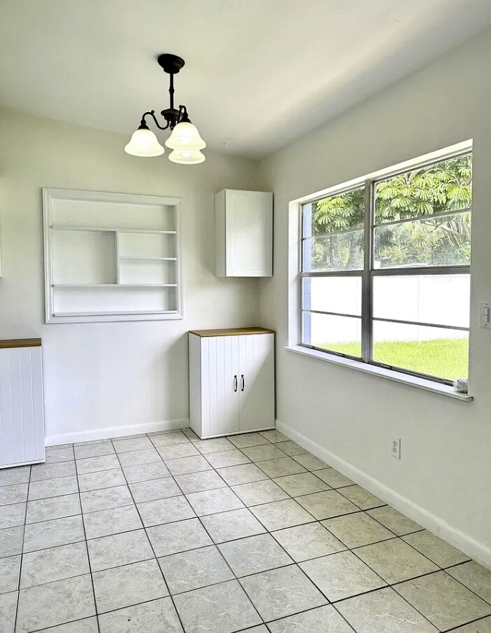Building Photo - 1515 Sawyerwood Ave