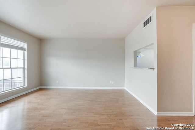 Building Photo - 8401 N New Braunfels Ave