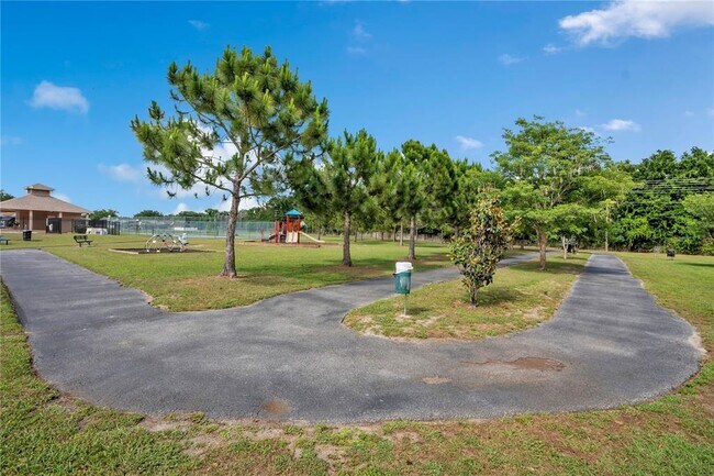 Building Photo - 4805 Kingston Cir