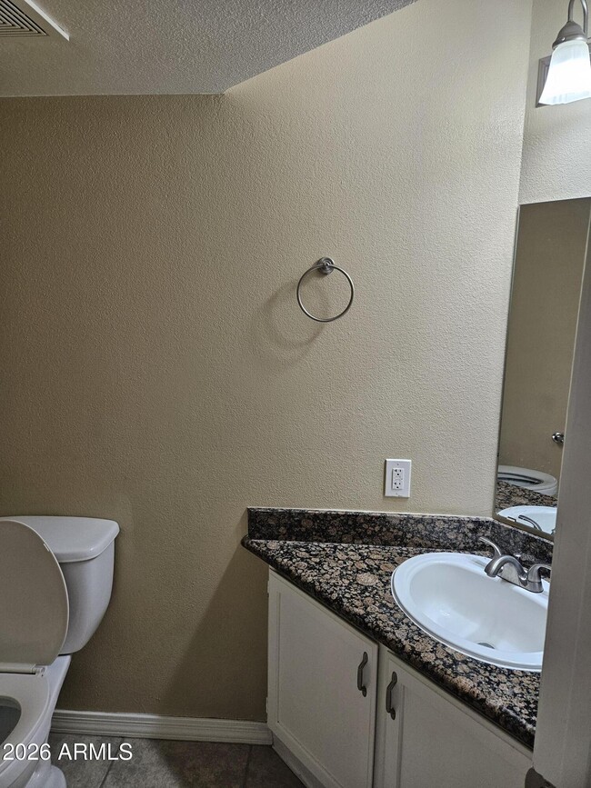 Building Photo - 935 N Granite Reef Rd