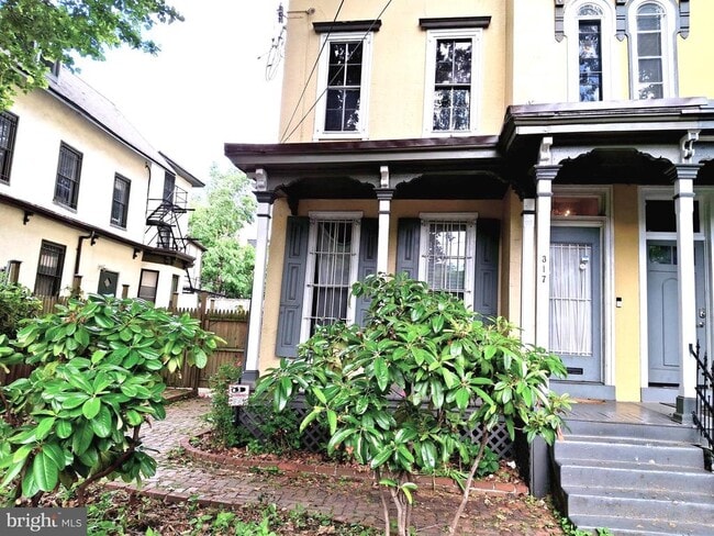Building Photo - 317 N 33rd St