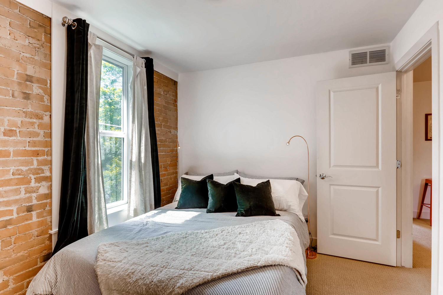 Building Photo - 920 E 24th Ave