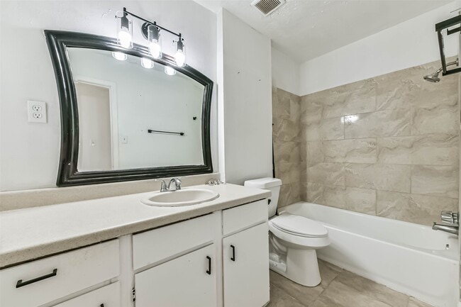 Building Photo - 11411 Murr Way