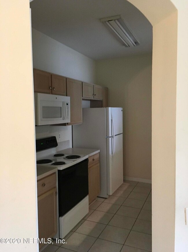 Building Photo - 10550 Baymeadows Rd