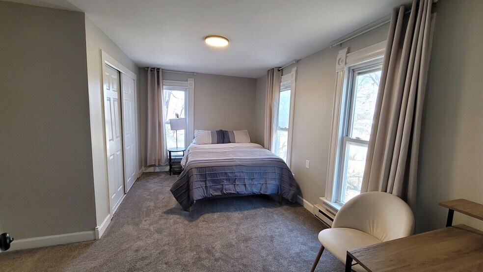 Building Photo - 125 Litchfield Ave SE