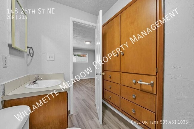 Building Photo - 148 25th St NE