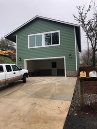 Building Photo - Brand new 3 bedroom house in Roseburg