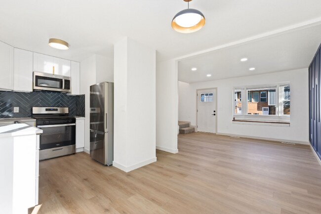 Building Photo - 1624 Banyan Dr