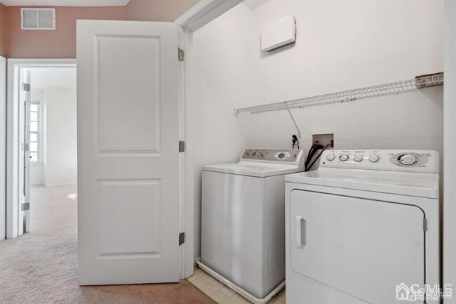 Building Photo - 24 Roosevelt Ave