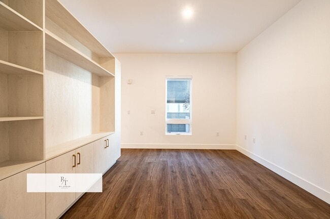 Building Photo - Modern 1-Bedroom Condo with Rooftop Amenities in Pasadena