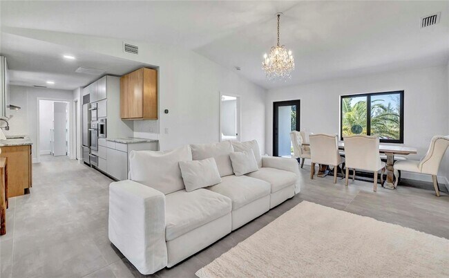 Building Photo - 15180 Lyneburg Ave