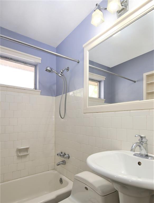 Building Photo - 4719 Oakshire Dr