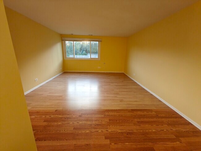 Building Photo - 2600 Brookwood Way Dr