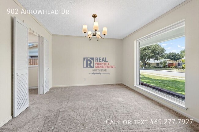 Building Photo - 902 Arrowhead Dr