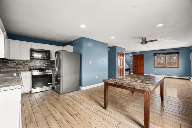 Building Photo - 39 Blendall St