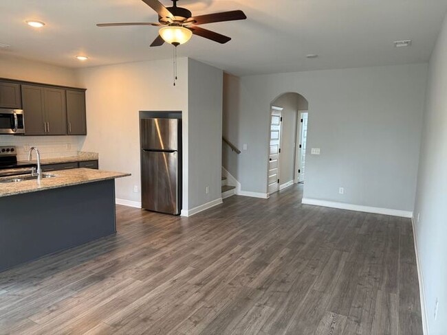 Building Photo - FOR RENT - Beautiful Townhome in Henderson...