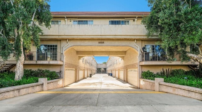 Building Photo - Beautifully Updated 3-Bedroom Tri-Level Condo with Bonus Room in Prime Chatsworth!