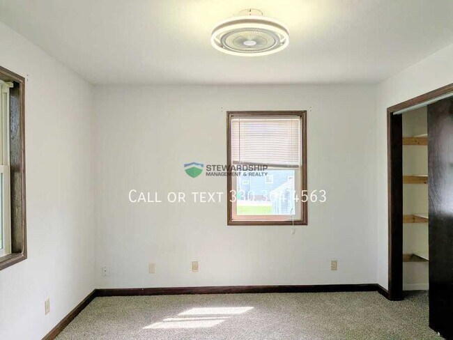 Building Photo - 940 17th St NE