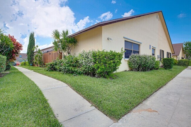 Building Photo - 484 Springdale Cir