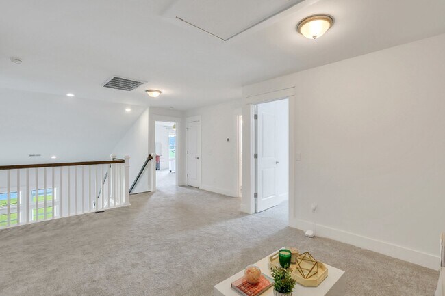 Building Photo - "Lagoon view in Lawton Station - Spacious ...