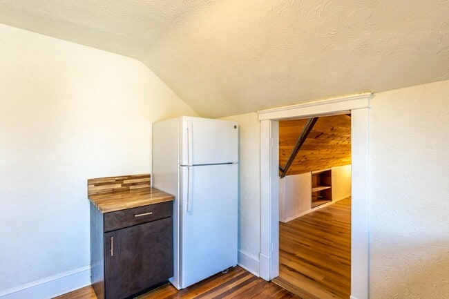 Building Photo - 213 Todd Ave