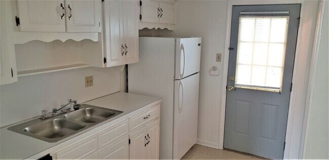 Building Photo - Vilonia Duplex Available Now.