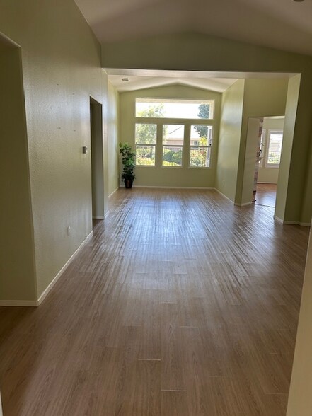 Building Photo - 170 Potter Creek