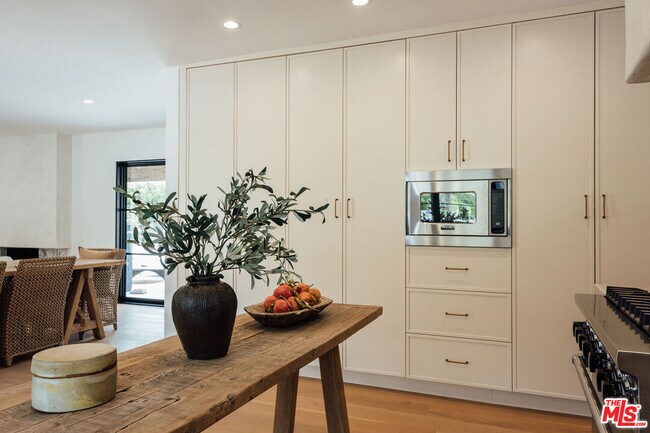 Building Photo - 1560 S Calle Palo Fierro